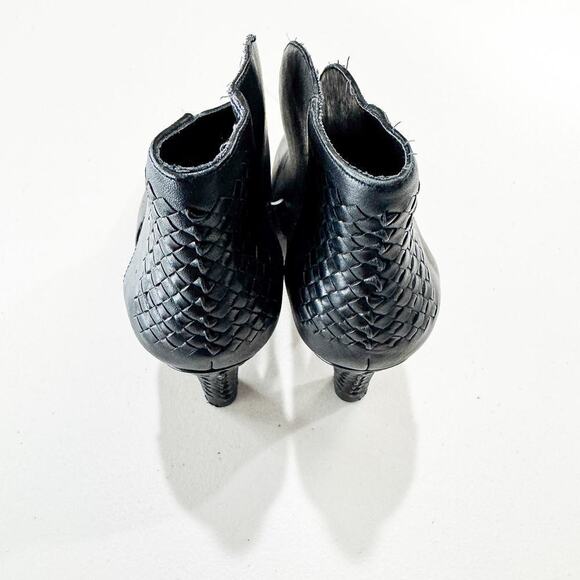 Elliott Lucca Allesandra Black Leather Woven Peep Toe Heel Pump Size 7.5 - Picture 4 of 7